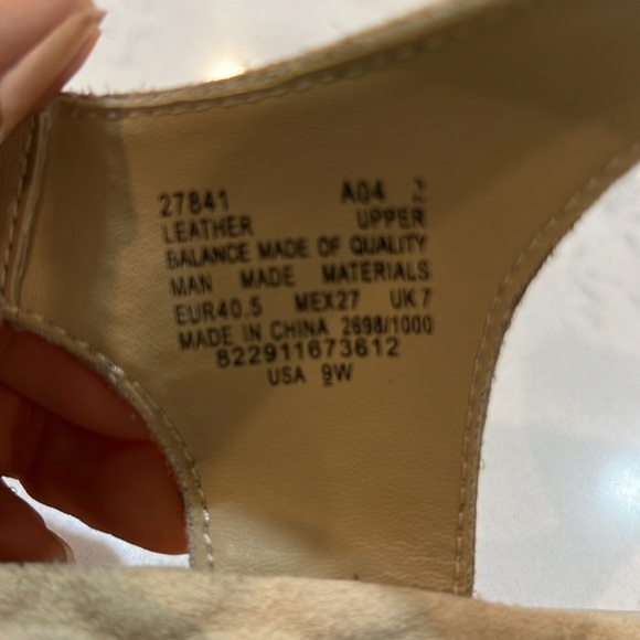 Cobbie Cuddlers  Comfort Velcro cream colored sandals size 9 - Picture 3 of 16